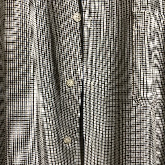 Short sleeve button up shirt 👕 - Picture 3 of 3